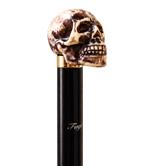 Fayet Totenkopfstock 2292 mit Kunstharzgriff in Knochenoptik und schwarzem Schaft, Dreiviertelansicht