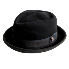 Porkpie-Hut aus 100% Wollfilz Dasmarca – Bordeaux – Elegant & luxuriös
