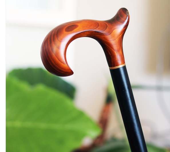 Gehstock mit ergonomischem Griff aus Kirschholz